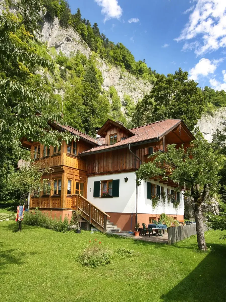 Apartment Haus Toplitzsee — Holzhaus mit Terrasse und Bergpanorama in Gößl